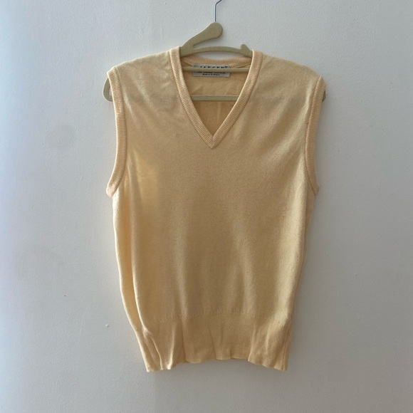 Vintage butter yellow sweater vest 100%wool - Picture 1 of 3